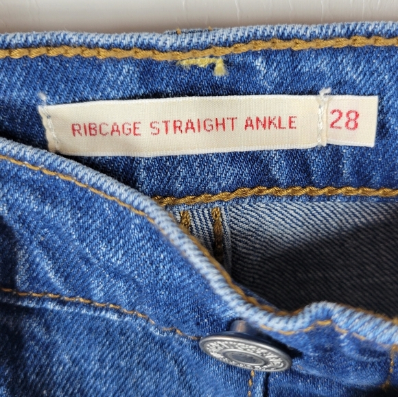 Levi’s Premium Denim Ribcage Straight Ankle Jeans Size 28 - Picture 4 of 10
